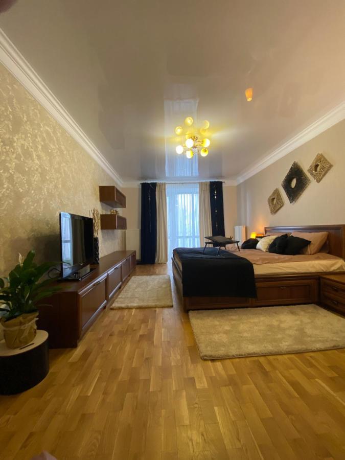 Center Apartment Ternopil Exterior photo